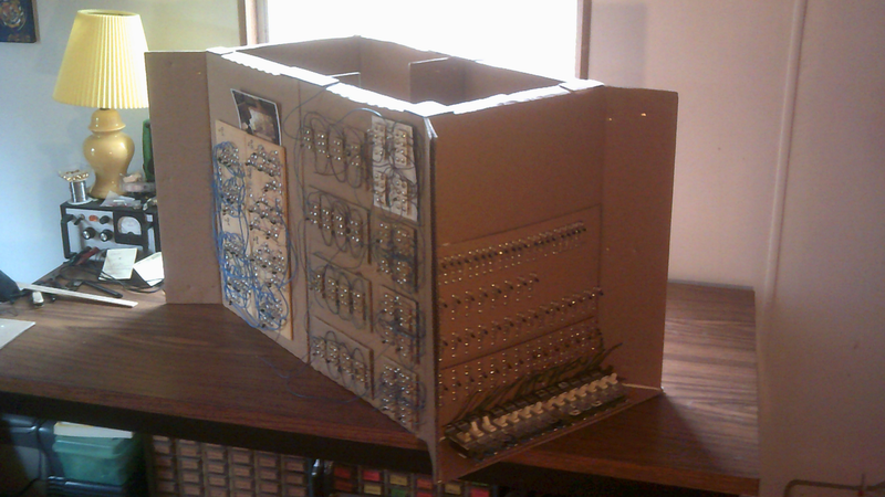 Un ordinateur en carton
